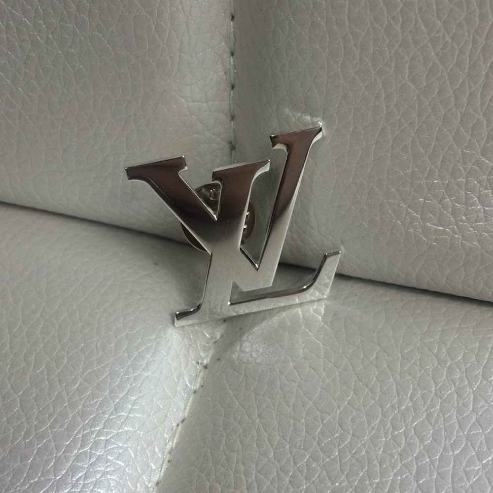 Louis Vuitton pin silver color counter staff - Picture 4 of 7